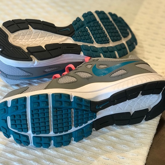 Nike shoes - Picture 6 of 7